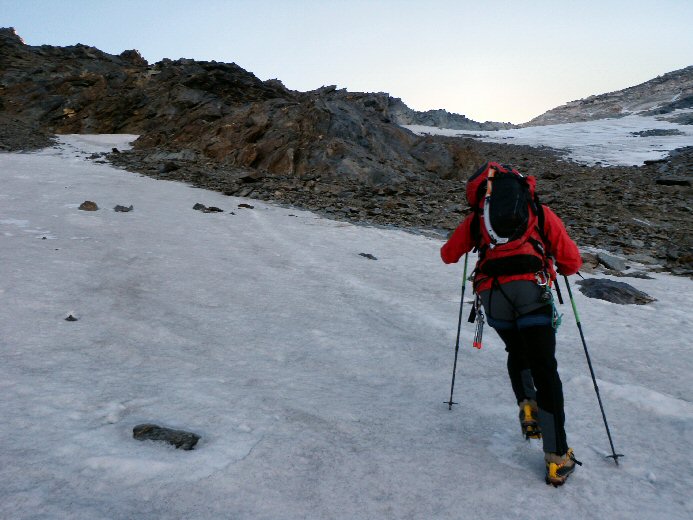 Arete du Soleil (10).jpg - Le col du Moine droit devant